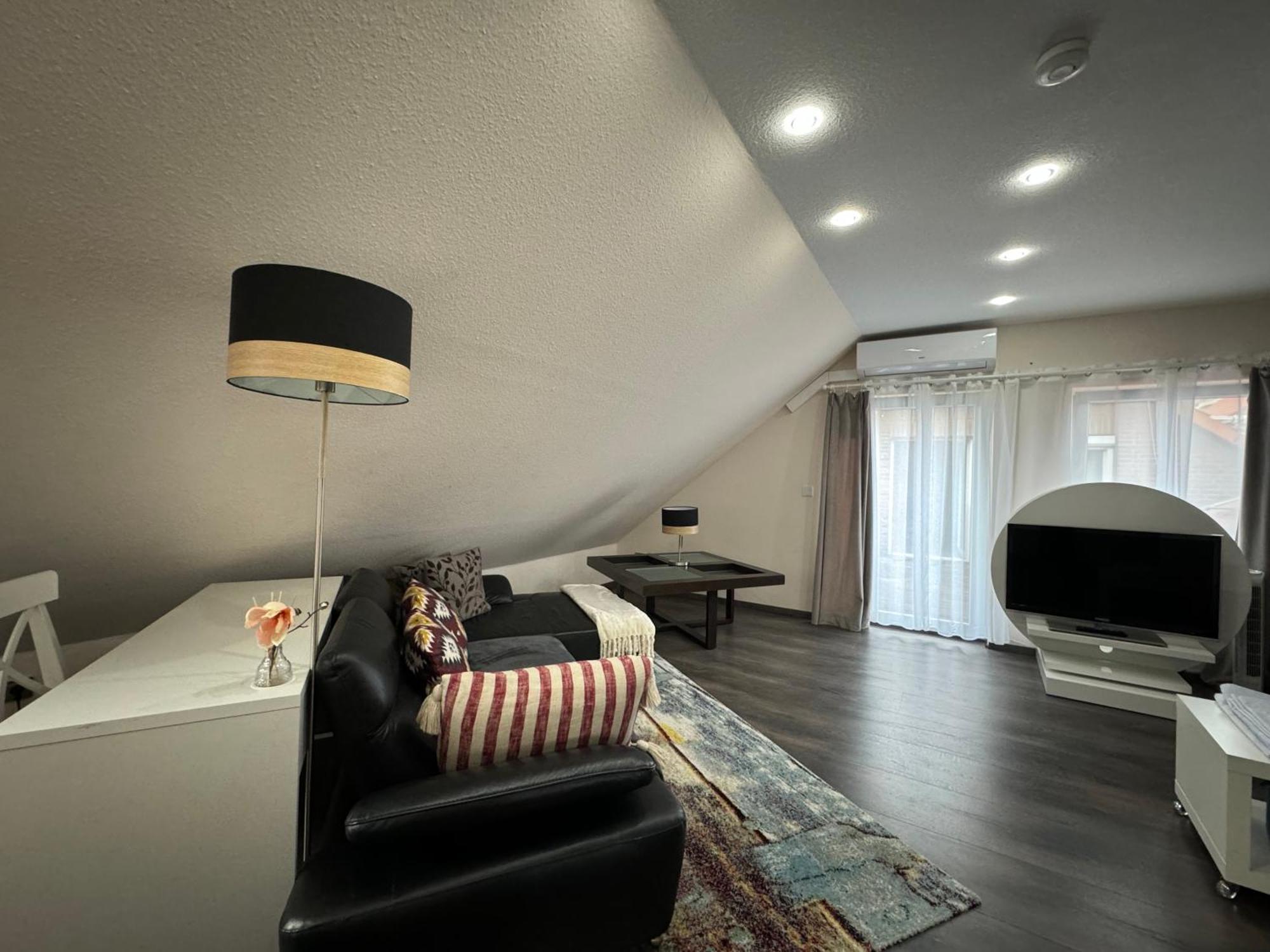 Modern House Gehrden Auf 2 Etagen, Nice Garten, Barbecue, Contactless Check-In, Free Parking Exterior photo