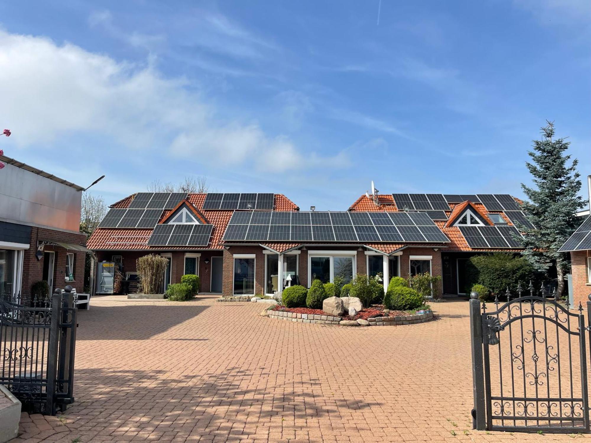 Modern House Gehrden Auf 2 Etagen, Nice Garten, Barbecue, Contactless Check-In, Free Parking Exterior photo