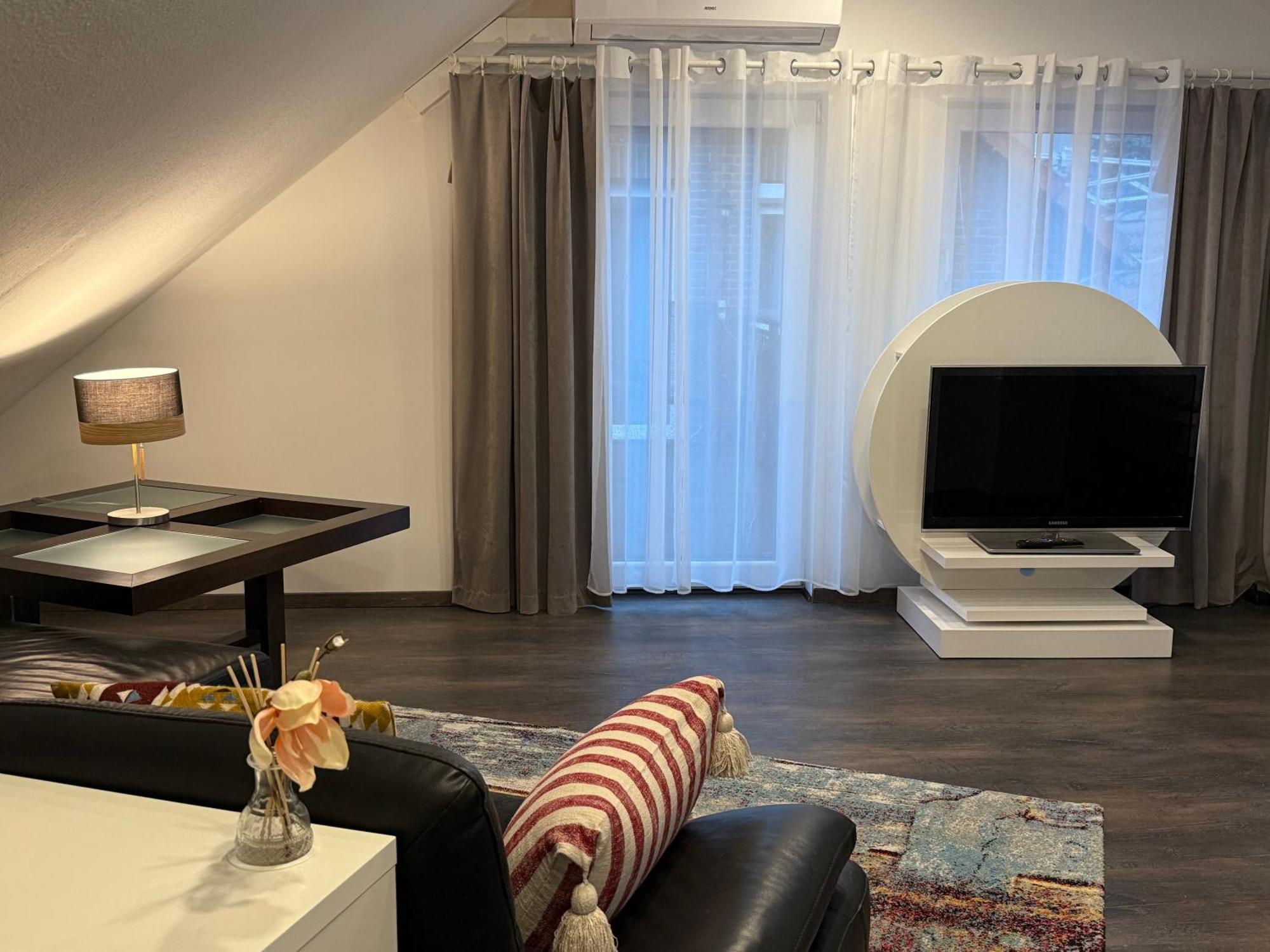 Modern House Gehrden Auf 2 Etagen, Nice Garten, Barbecue, Contactless Check-In, Free Parking Exterior photo