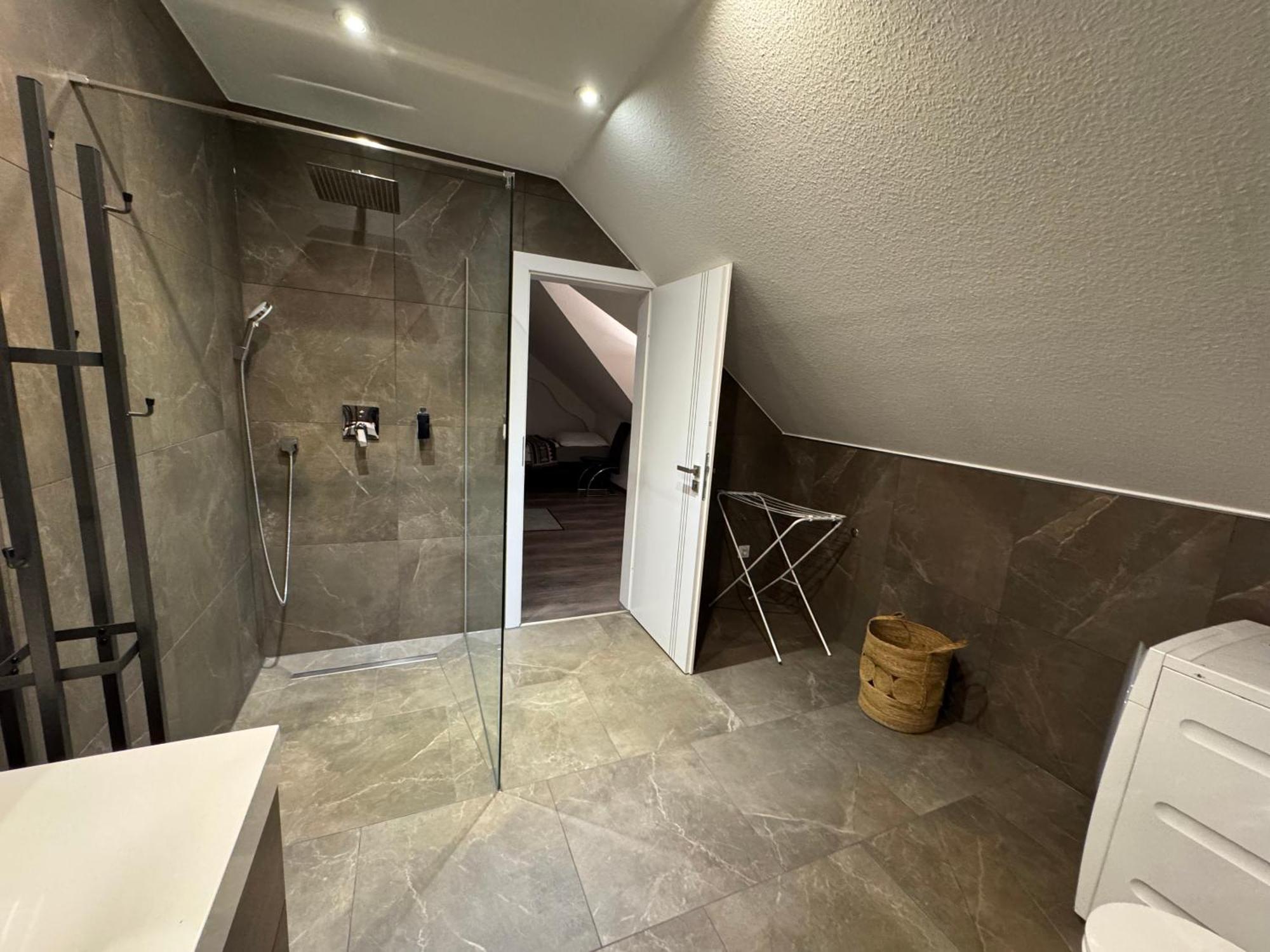 Modern House Gehrden Auf 2 Etagen, Nice Garten, Barbecue, Contactless Check-In, Free Parking Exterior photo